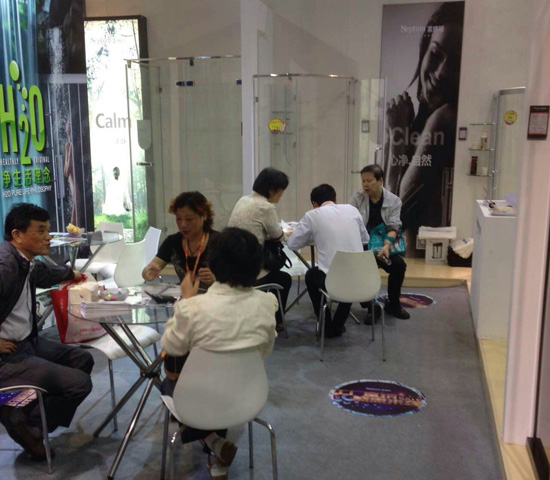 萊博頓上海家博會人氣火爆 引領(lǐng)淋浴房行業(yè)風潮