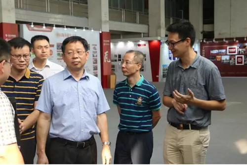 ��ɽ�аl(f��)�ľ־��Lһ���{(di��o)�з�ɽ���Ї��չȡ���ɫС�(zh��n)