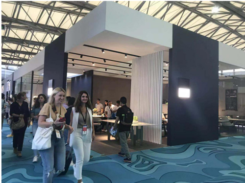 ���A֮�g�M�@��ʽ�O���������Ҿ��@�G�����Ϻ����H�Ҿ�չ