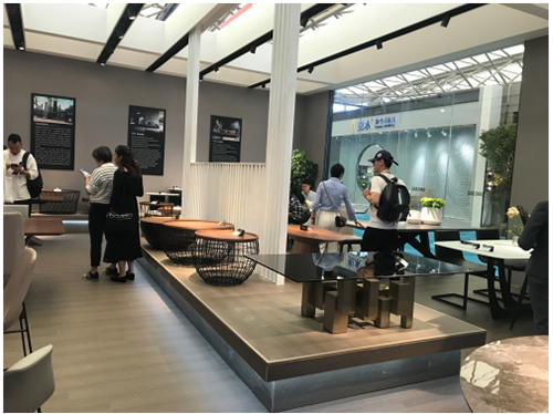 ���A֮�g�M�@��ʽ�O���������Ҿ��@�G�����Ϻ����H�Ҿ�չ