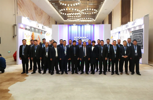 �¾����꣬ʥ��ܘI(y��)�c�㹲ͬŬ��