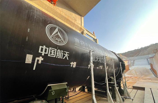 中國推力500噸整體式固體火箭發(fā)動機試車成功