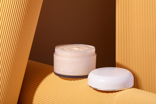 丸碧沁潤(rùn)強(qiáng)保濕護(hù)發(fā)素，煥現(xiàn)秀發(fā)絲滑柔順質(zhì)感