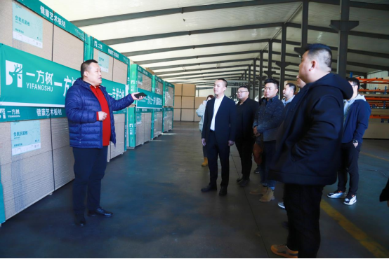 ���I�ҾӰ���Ј���һ���佡���Ҿ��У��׳�վ���A�M��Ļ