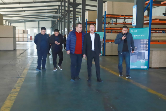 ���I�ҾӰ���Ј���һ���佡���Ҿ��У��׳�վ���A�M��Ļ